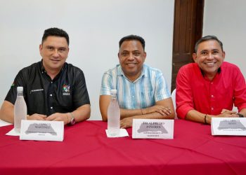 De izquierda a derecha, Gobernador de Arauca, Superintendente de Transporte y Representante a la Cámara.