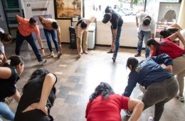 Funcionarios participando en la jornada de pausas activas del mes de mayo. SST